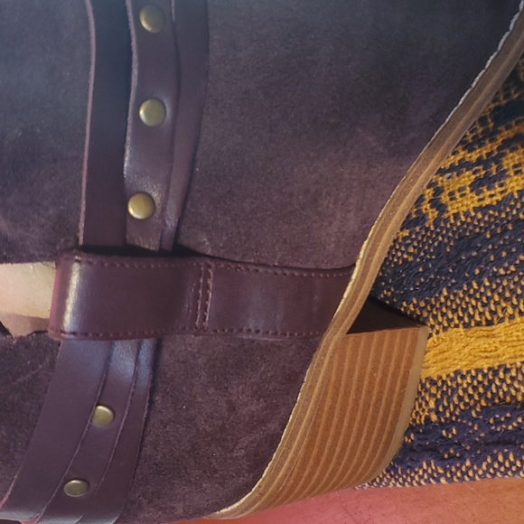 CLARKS Somerset Breccan Purple Suede Studded Ankle Strap Booties Size 9 🍇🍇 - Picture 2 of 6